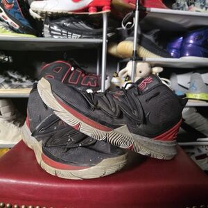 🔥 Nike Men's Kyrie Black and Red Athletic Basketball Shoes Worn! Size 14